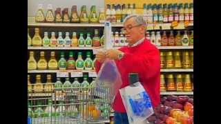 Shoppers worstelen met tassen die niet open willen en tassen die aan beide kanten opengaan, vertelt Peter. Grappige humor