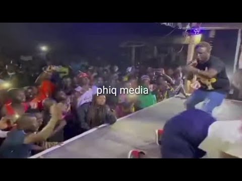 GRAVITY OMUTUJJU yalwanaganye n'omuwagizi lwa kwata ku kabina ka mukazi