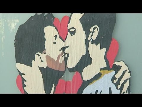 The kiss between Messi and Ronaldo, three days before the Clásico