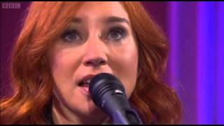 Tori Amos - Girl Disappearing (Live UK TV)