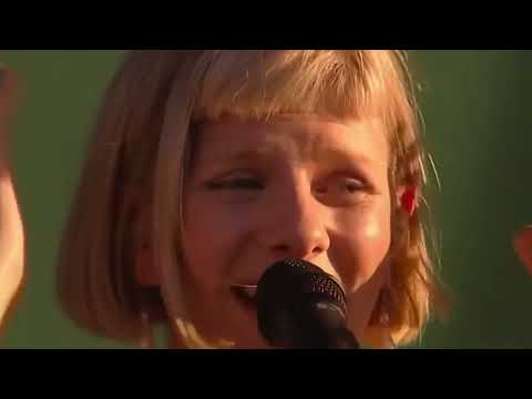 Aurora's Reaction to The audience singing Runaway with her at LOLLAPALOOZA, CHILE