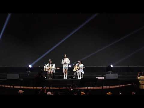 JKT48 - Jazzy, Carissa, Maxine stage performance @. MnG Ayo Senyumlah