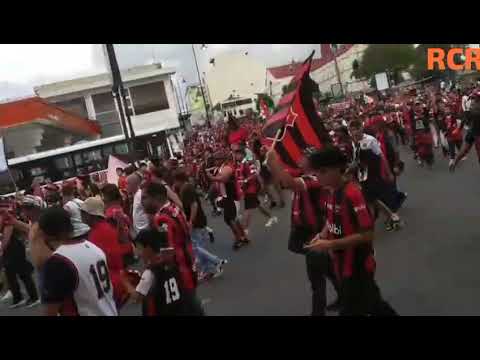 "Caravana Hacia el Estadio Nacional La Sabana es Rojinegro ❤️" Barra: La 12 &bull; Club: Alajuelense