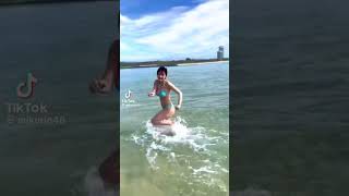 「彼女と一緒にバカンス来た」に使っていいよ