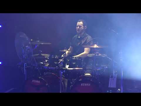 Beyond the black       Dancing in the Dark    live tivoli Utrecht 6-11-22.