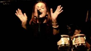 Belinda Carlisle - Summer Rain (acoustic at the London Jazz Cafe) Belinda Carlisle - Summer Rain (acoustic at the London Jazz Cafe)