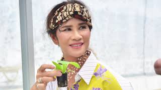 Download lagu Indonesian Ladies in Batik mp3