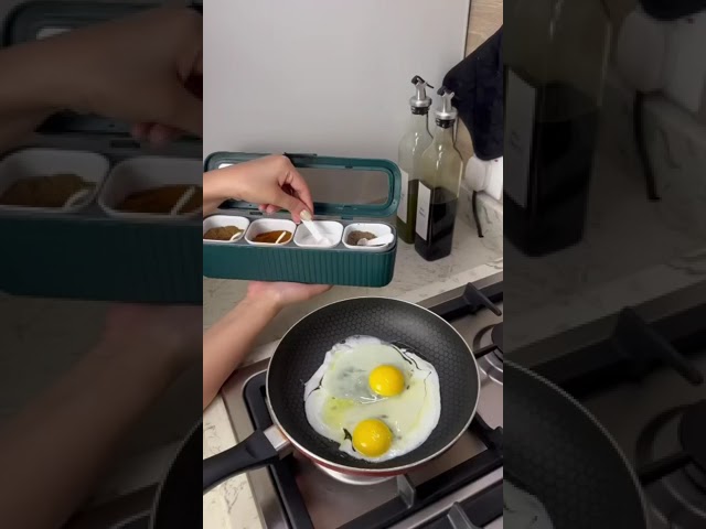 علبة بهارات مقسمة بلاستيك 4 خانات بغطاء محكم يمنع...