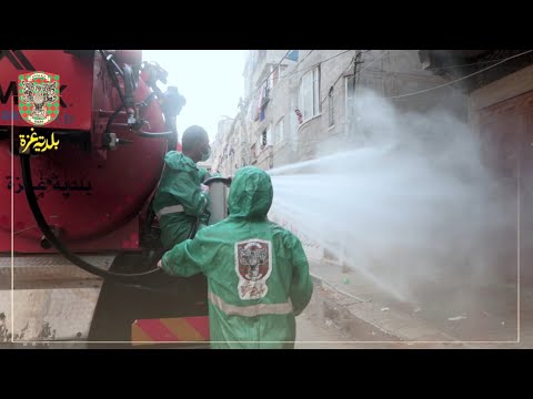 أعمال وجهود بلدية غزة في تعقيم شوارع مدينة غزة