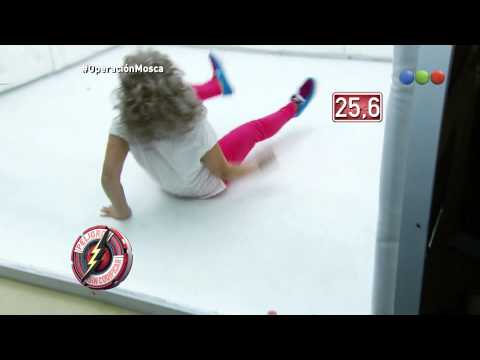 Operación Mosca, Marina Newton John - Peligro Sin Codificar