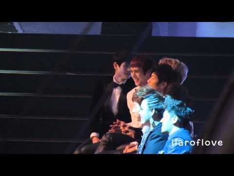 111129 - MAMA in Singapore - Yoseob Fancam