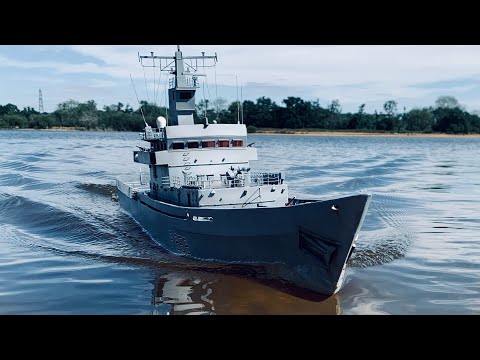 1/72 scale Model RC boat, HMS Leeds Castle full build