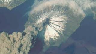 Ash from Alaska Peninsula volcano prompts aviation warning