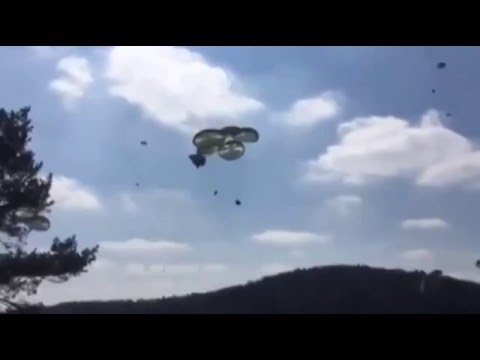 Panne bei Übung der US-Armee: Geländewagen fallen vom Himmel