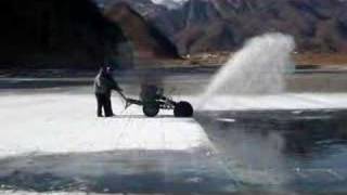 preview picture of video 'Cutting ice from the Miyun Reservoar, N Beijing, China'