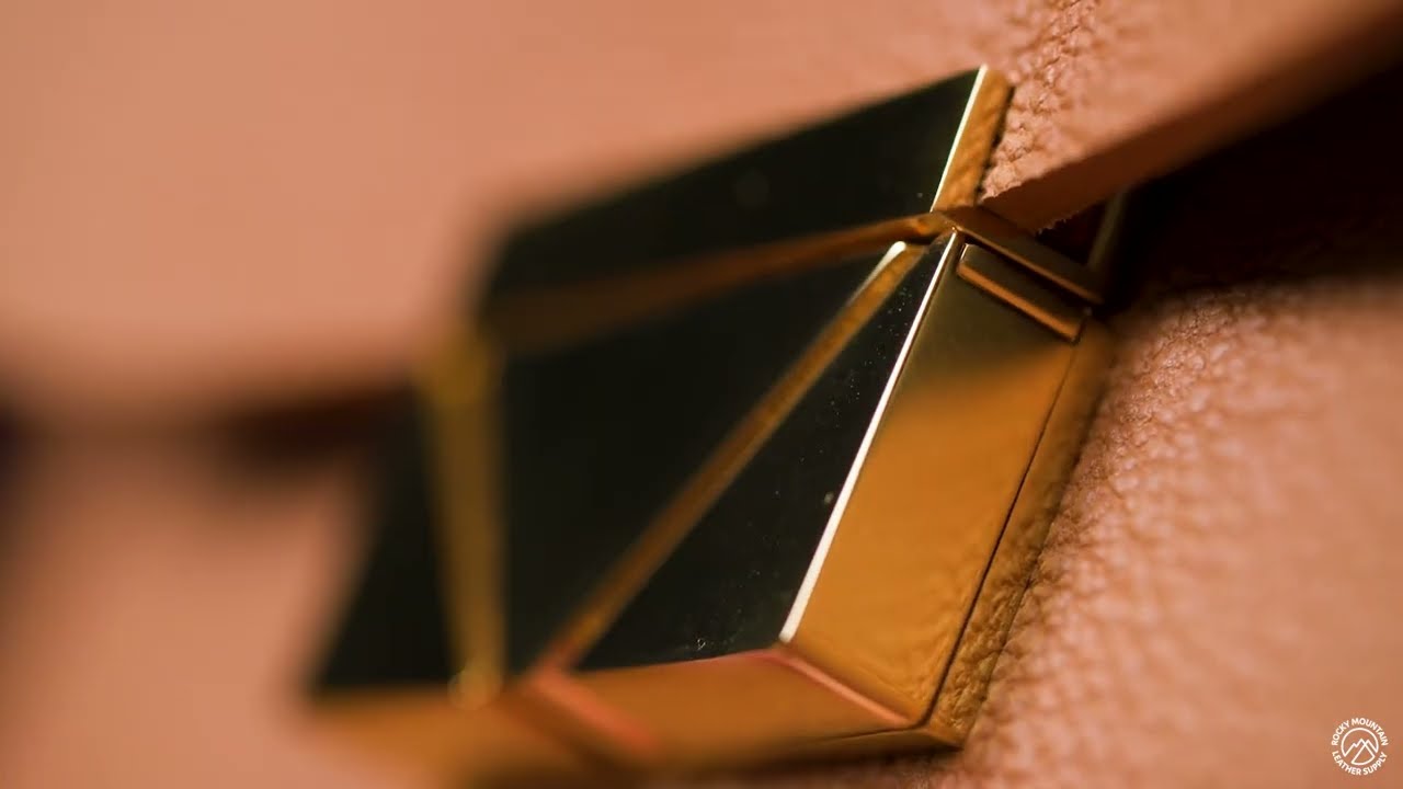 Victoria - Luxury Geometric Clasp