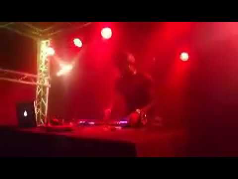 DJ RIZBO DE SQUAT-RECORD AU PLATINE.avi