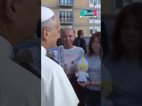 Papa Leão XIV tem alta do hospital e volta ao Vaticano após cirurgia