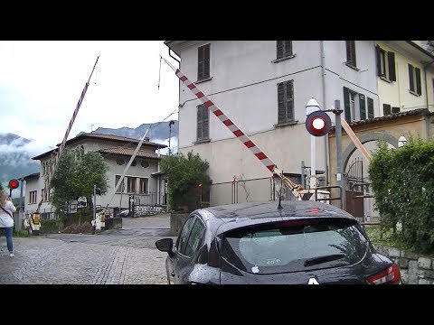 Spoorwegovergang Sulzano (I) // Railroad crossing // Passaggio a livello