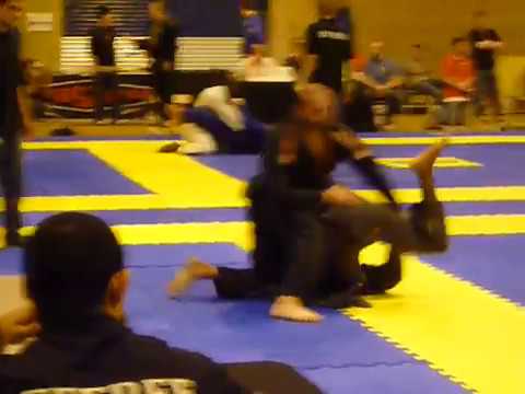 Sahid Khamichi vs Adrian Tweed - BJJ British Open 2010 - Blue Master - Heavy