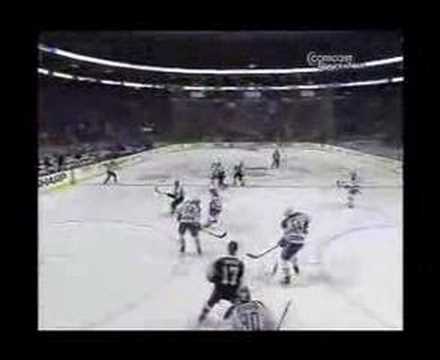 Jeff Carter puts the Flyers on the board against the Montrea