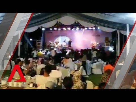 Indonesia tsunami: Wave crashes into concert by local pop band Seventeen Video