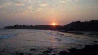 preview picture of video 'A real Sunset on El Cuco Beach. Puesta de Sol en Playa El Cuco'