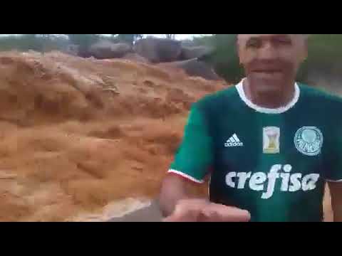 a cachoeira transbordando em Manoel Vitorino Bahia  pancada