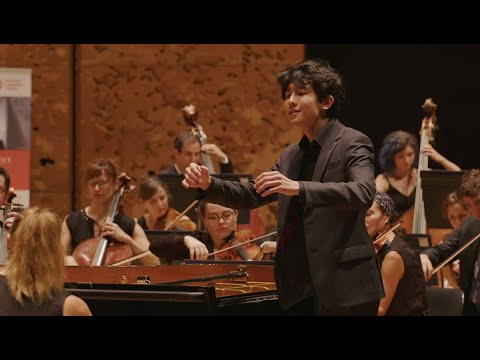 Tony Siqi Yun play-directs Beethoven Piano Concerto No 1 Op 15 Thumbnail