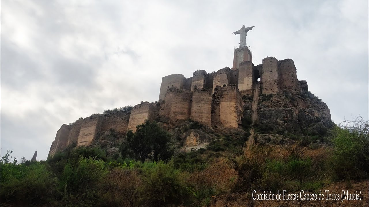 Ruta senderista y cultural hacia los Castillos de Monteagudo (Murcia)