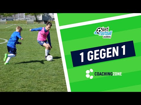 Fussballtraining: 1 gegen 1 über die Mittelspur