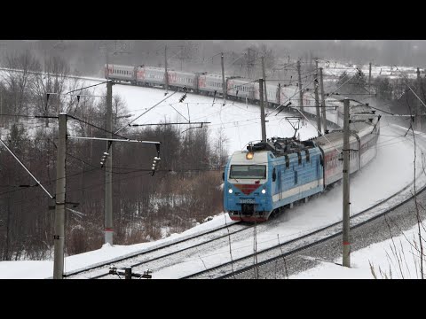 Trains on the Kazan - Yekaterinburg railway. Sosnovka - Kizner stretch. Russia. Kirov region.