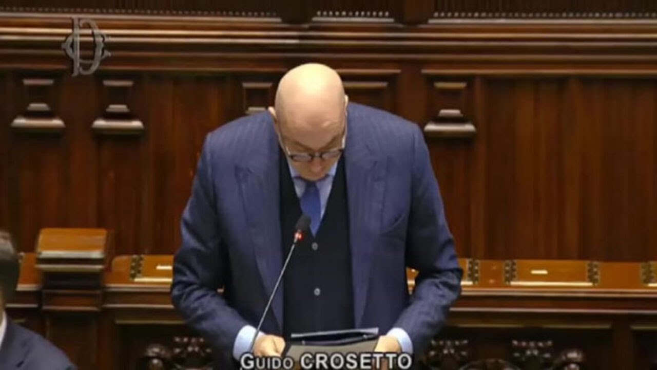 Blocco navale, Crosetto: "Non compete alla Difesa, disegno di legge ancora in valutazione"