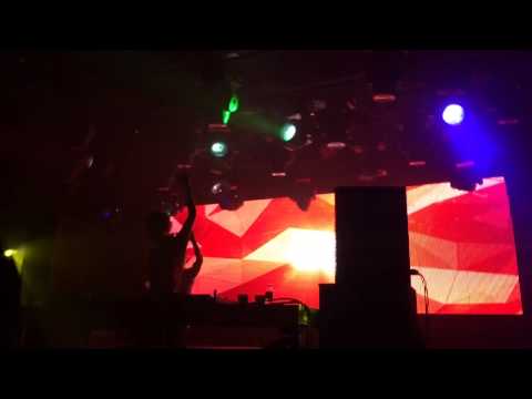 Arty - Heart Is King vs. Losing My Religion vs. Punk (Axwell Bootleg) - Honolulu, HI