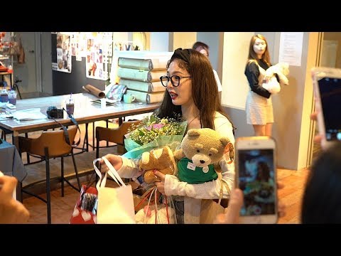 180602 현아 (HyunA) - 생일 선물 증정식 @현아 생일 파티 in 이태원 [4K 직캠]  by. fanPD