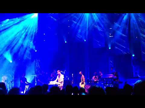 Snarky Puppy feat. Laura Mvula - Sing To The Moon (Live)