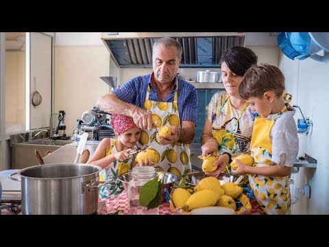 La storia del limoncello e la magica ricetta di Valentì a Positano