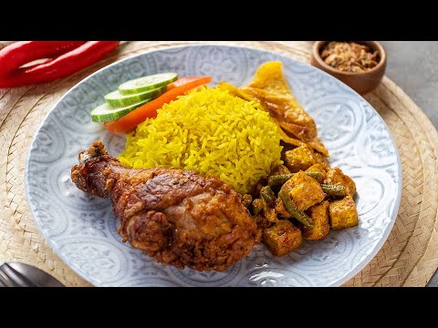 Indonesian Nasi Kuning With Ayam Goreng - 姜黄饭