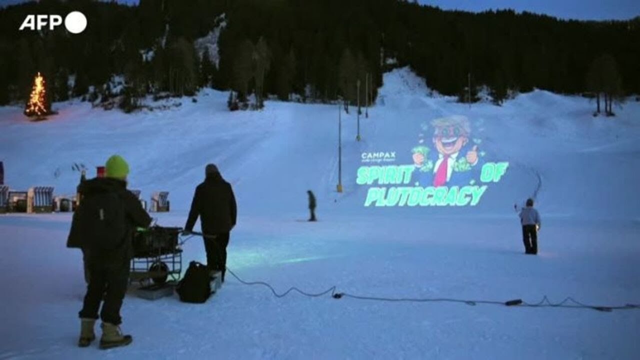 'Spirito della plutocrazia', sulle piste da sci di Davos la protesta satirica contro Trump