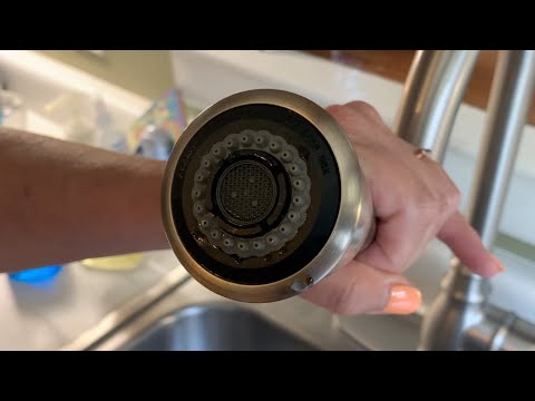 How to Unclog a Kitchen Sink Sprayer with White Vinegar!