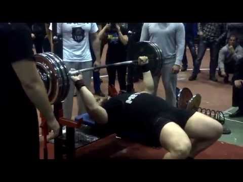661 lb / 300 kg Raw Bench - Dmitry Golovinski