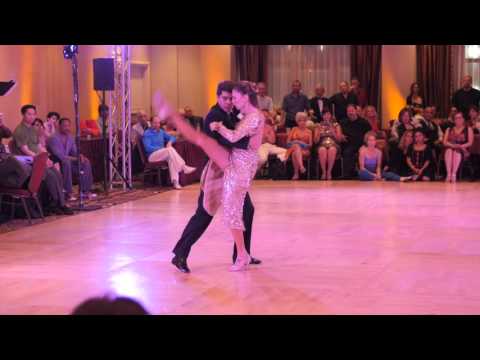  Adrian Veredice  and  Maria Blanco  are  dancing  to  the  tango  "  Todo es amor  "  at  New Orleans Tango Festival  in  2015