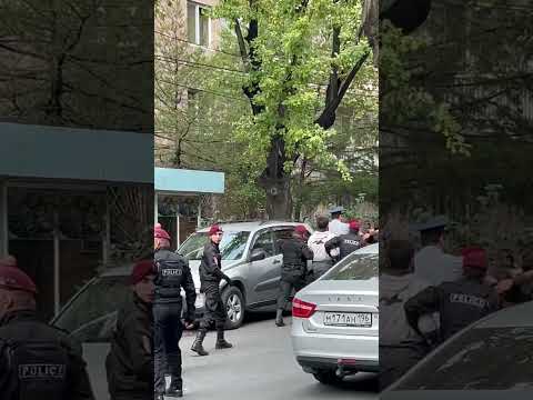 Գյուլբենկյան փողոցից բերման են ենթարկում քաղաքացիներին