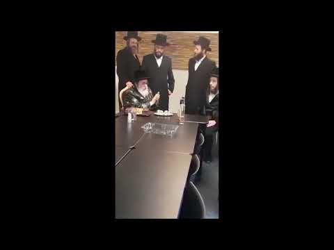 Viznitz Rebbe At An Engagement - Elul 5782