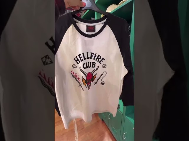 Vídeo relacionado con Stranger Things Hellfire Club Raglan Short Sleeve Baseball T Shirt, White/Red, Large