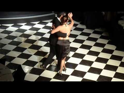 Andrés Deus y Carla Almacio bailan La cumparsita en El milongón.  Montevideo - Uruguay