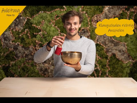 "Perfekte Klänge: Lerne, wie man Klangschalen richtig anreibt und anschlägt, um optimale Schwingungen und Vibrationen zu erzeugen.