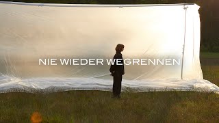 Musik-Video-Miniaturansicht zu nie wieder wegrennen Songtext von Wilhelmine