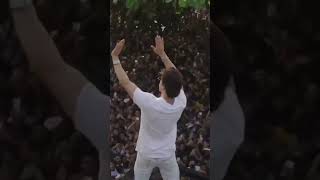 Download lagu Mannat Crowd On Srk Birthday | Shahrukh Khan Meet With Fans On Birthday #srk #Birthday #mannat #fan mp3