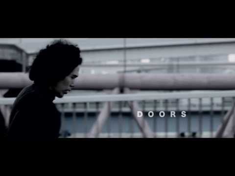 UHNELLYS - DOORS（Official Video）